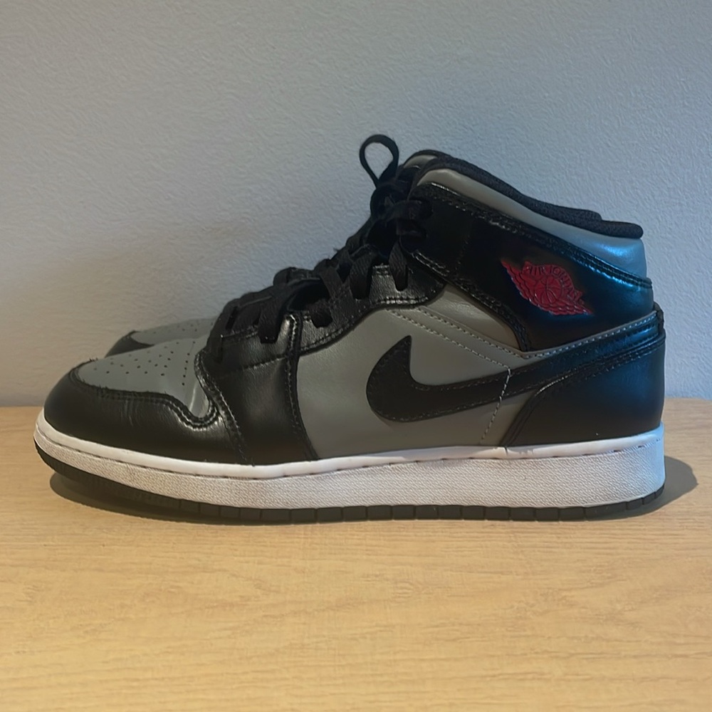 Air Jordan 1 Mid Shadow